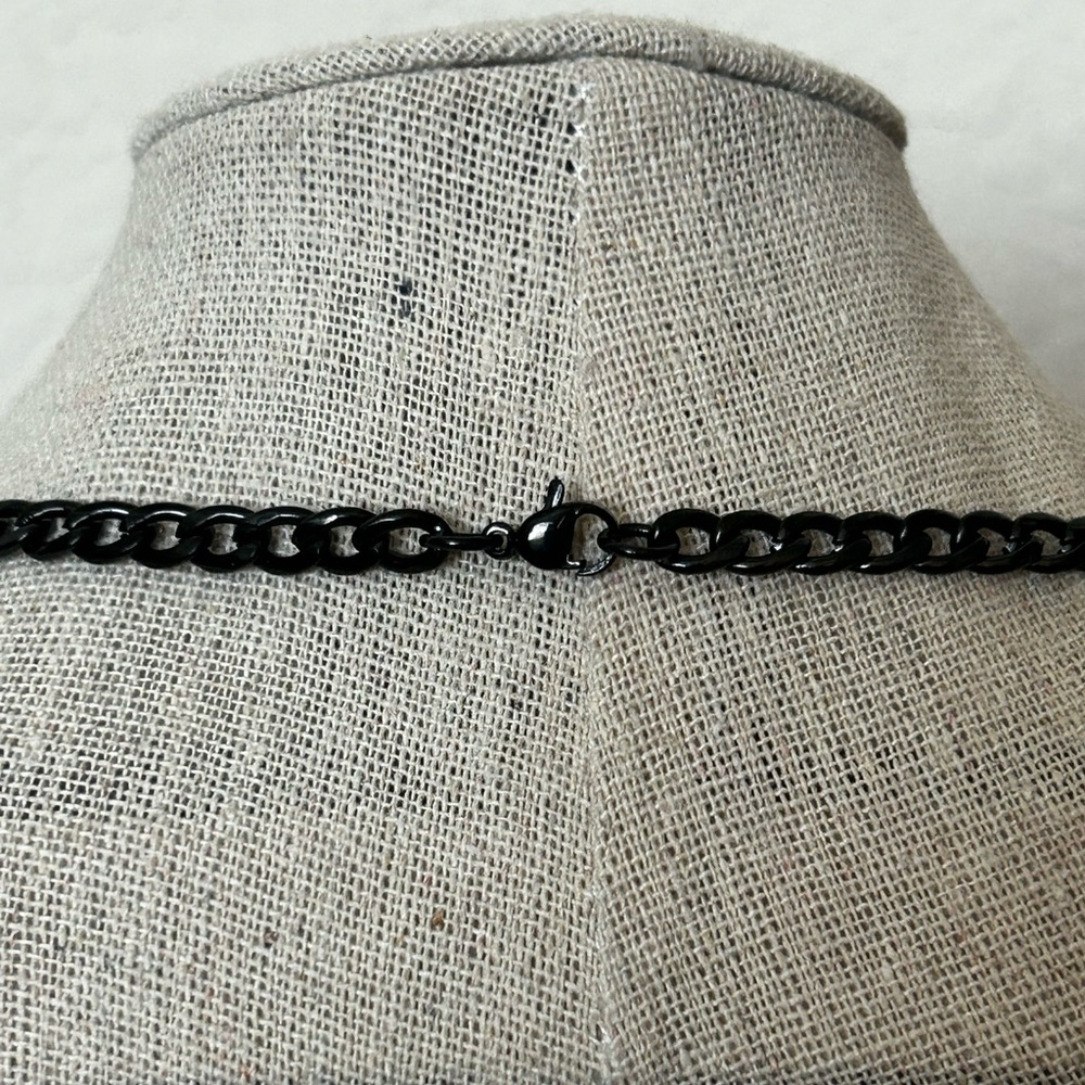 23.25” Cuban Style Chain - Picture 3 of 3